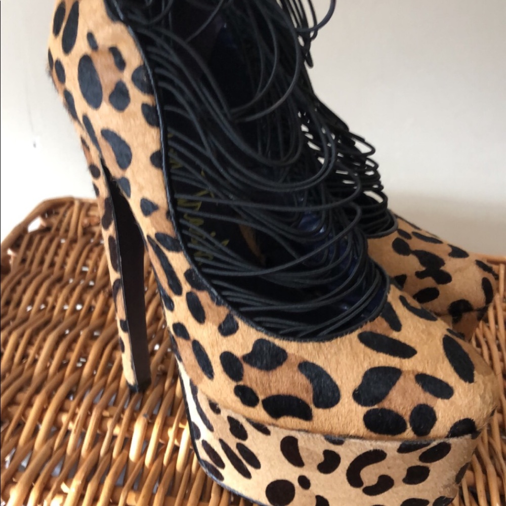 Great pair of London Trash Heels!!